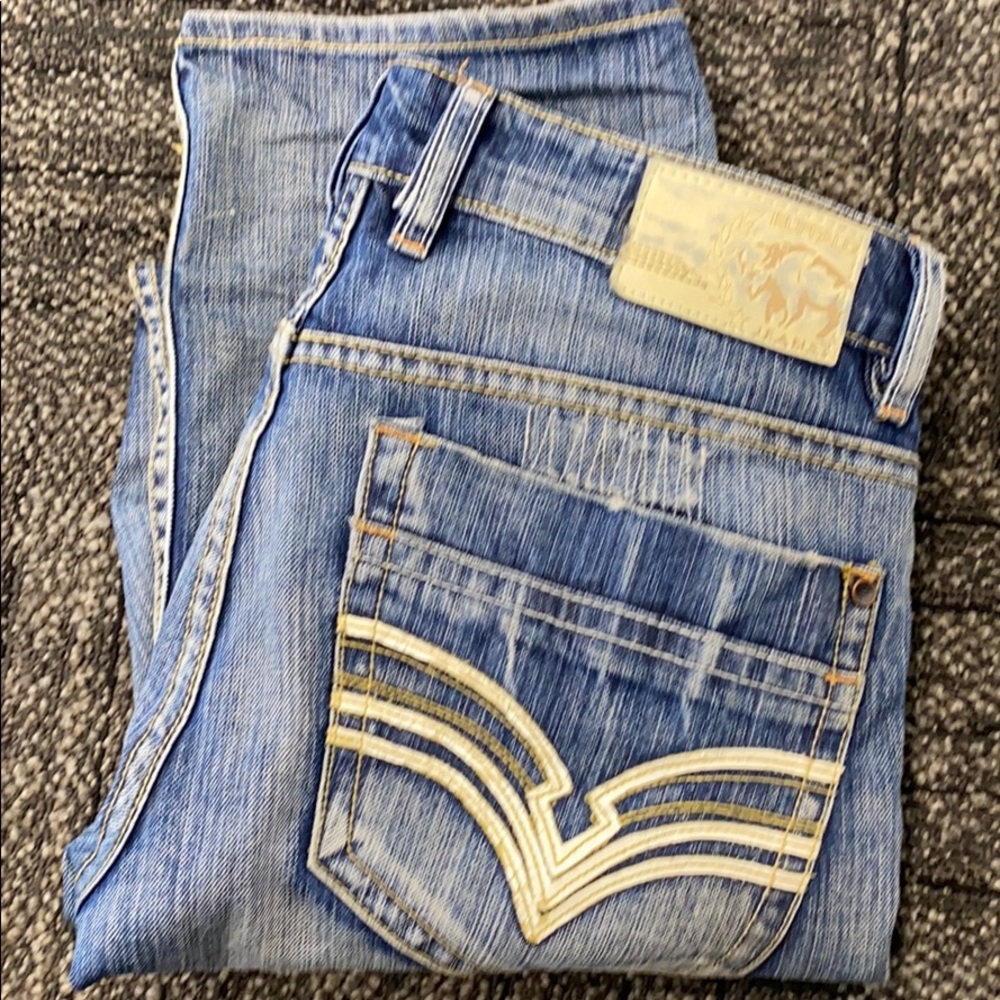 Cool jeans with a ripped knee that has spread